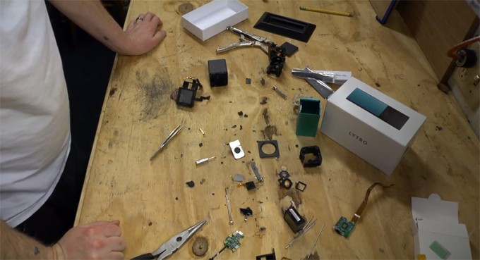 Video: Anleitung zum kompletten Zerlegen einer Lytro LichtFeld Kamera in ihre Einzelteile