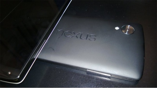 Will the Nexus 5 be the first Smartphone with a MEMS camera and Software Refocus? (photo: Purported Nexus 5, MacRumors Forums)
