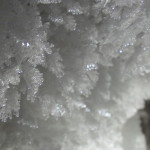 Schwachlicht-Test: Eiskristalle in einer Gletscherhöhle, schwaches Kunstlicht - Farb- und Helligkeitskorrektur (Lytro Illum Beispielbilder - JPG-Export in voller Auflösung)